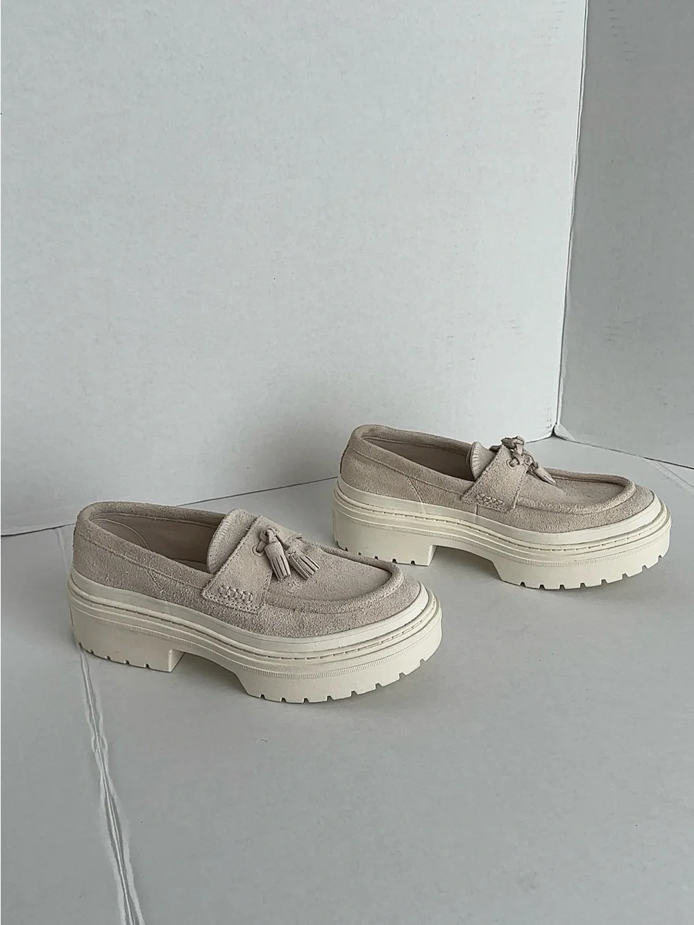 Converse Lugged Heel Dune/Egret Suede Loafers Women’s Size 7.5 Chunky Platform